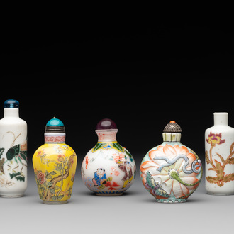 Three Chinese famille rose snuff bottles and two painted glass snuff bottles, Qianlong and Jujiutang mark, 19/20th C.