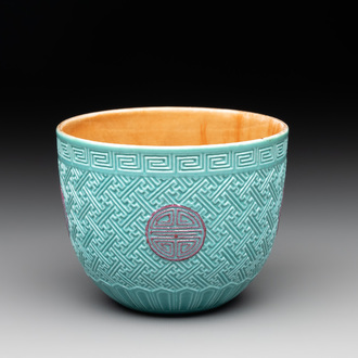 A Chinese famille rose turquoise-glazed and 'faux-bois' cup, 20th C.