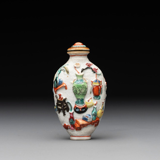 A Chinese molded famille rose 'antiquities' snuff bottle and porcelain stopper, Qianlong mark, 19th C.