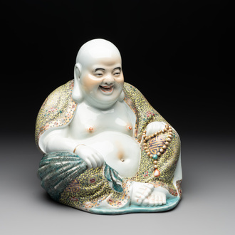 A large Chinese famille rose Buddha, Xu Dequan 徐德全 mark, 19/20th C.