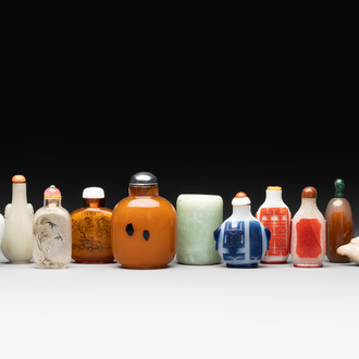 A collection of 12 Chinese snuff bottles and a jade pendant, Chenghua mark, 18/20th C.