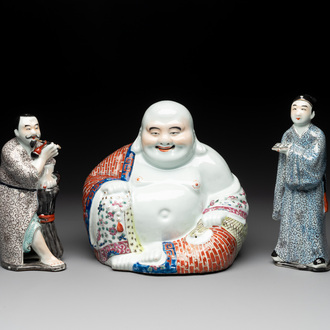 A Chinese famille rose Buddha and two figures, Zhi Yitai 朱義泰 mark, 19/20th C.