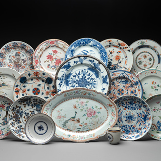 A collection of 17 Chinese blue and white, famille rose and Imari-style wares, Kangxi/Qianlong