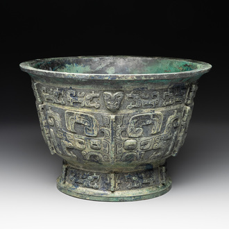 A rare Chinese archaic bronze ritual food vessel, 'gui 簋', Western Zhou