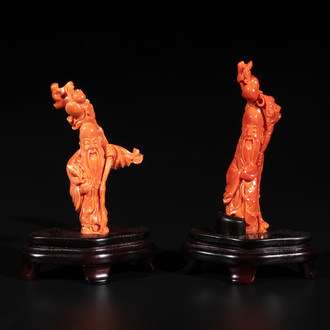 Two Chinese red coral figures of Shoulao on wooden stand, 19/20th C.