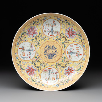 A Chinese famille rose yellow-ground 'antiquities' plate, Guangxu mark, 19/20th C.