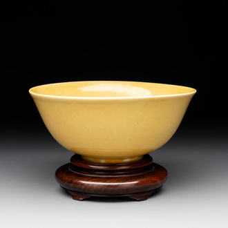 A Chinese yellow-glazed bowl, Jiajing mark, 19/20th C.