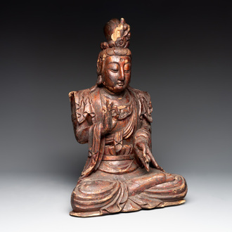 A Chinese gilt-lacquered wooden sculpture of Buddha, 18/19th C.