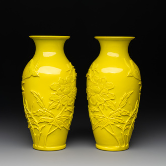 A pair of Chinese yellow Peking glass vases with peonies and a bird, 20th C.