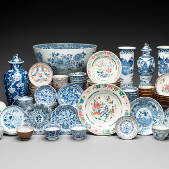 An extensive collection of 71 pieces of Chinese porcelain, Yongzheng and later