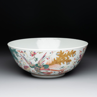 A Chinese famille rose 'phoenix' bowl, Xuantong mark, 20th C.