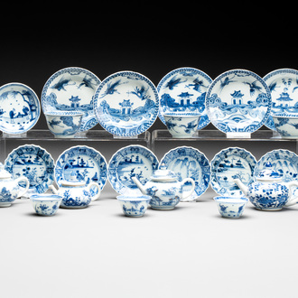 Eight Chinese blue and white cups, 14 saucers and four teapots, Kangxi/Qianlong