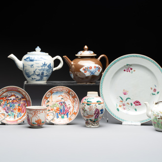 A collection of nine Chinese blue, white and famille rose wares, 18/19th C.