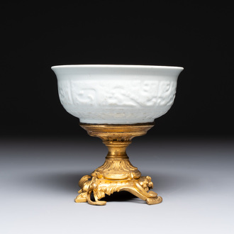 A Chinese white-glazed 'anhua' 'chilong' bowl on gilt bronze stand, 18/19th C.