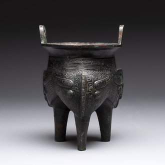 A Chinese archaic bronze tripod food vessel, 'li 鬲', Western Zhou