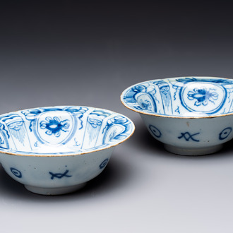 A pair of blue and white Dutch Delft 'kraak-style' bowls, 18th C.