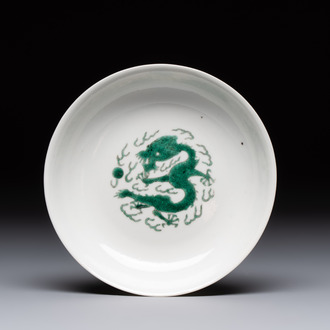 A Chinese green-enamelled 'dragon' plate, 19th C.