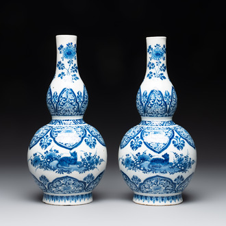 A pair of blue and white Dutch Delft double gourd vases with leopards, late 17th C.