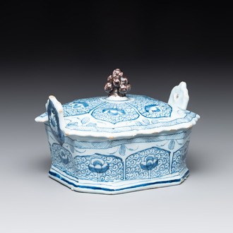 A blue and white Dutch Delft butter tub and cover with a berry finial, 18th C.