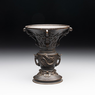 A Japanese bronze 'gu' vase with 'chilong' design, Edo, 18th C.