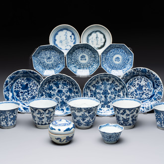 16 Chinese blue and white wares, Ming/Qing