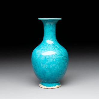 A Chinese turquoise-glazed vase, 18th C.