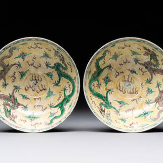 A pair of Chinese famille noire 'dragon' bowls, Wanli mark, 19th C.