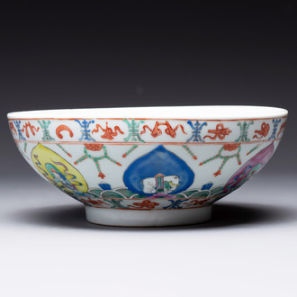 A Chinese famille rose Baragon Tumed bowl, Qianlong mark, 19th C.