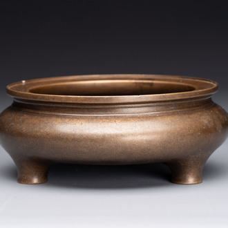 A Chinese bronze tripod censer, Yan Zhai 砚斋 mark, 18/19th C.