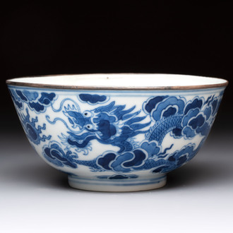 A Chinese blue and white 'Bleu de Hue' bowl for the Vietnamese market, Minh Mạng niên chế 明命年製 mark, ca. 1820-41