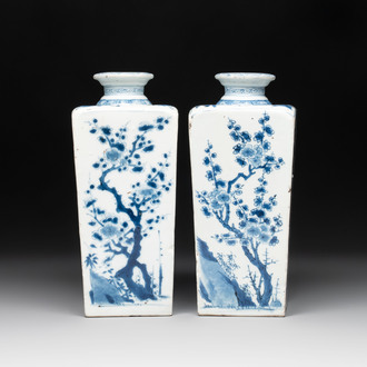 A pair of Chinese blue and white square flasks with floral design, Kangxi