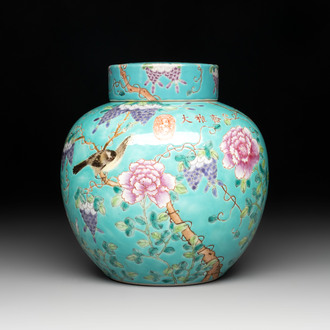 A Chinese turquoise-ground 'Da Ya Zhai 大雅齋' jar and cover, Yong Qing Chang Chun 永慶長春 mark, 19/20th C.