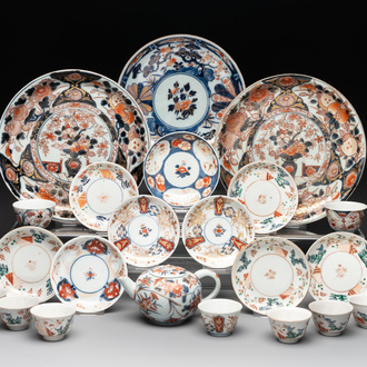 A varied collection of 22 Japanese Imari wares, 17/19th C.