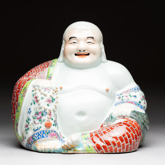 A fine Chinese famille rose Milefo Buddha, Zhu Mao Ji 朱茂記造 mark, 20th C.