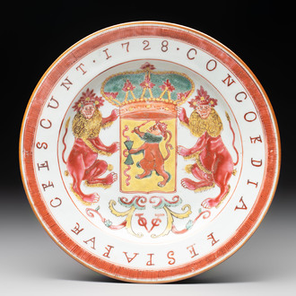 A rare Chinese famille rose armorial plate with VOC coat of arms, dated 1728, Yongzheng