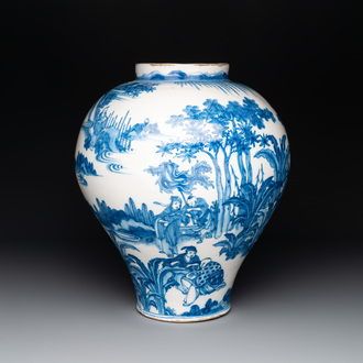 A large blue and white Dutch Delft chinoiserie baluster vase in Transitional style, 2nd half 17th C.