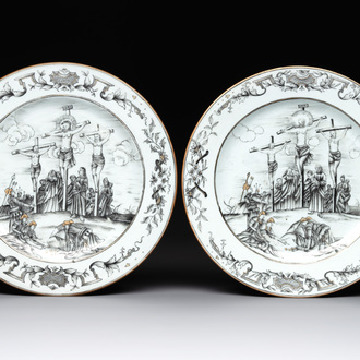 A fine pair of Chinese grisaille 'Crucifixion' plates, Qianlong, ca. 1740-1760