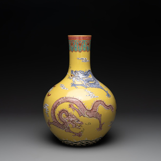 A Chinese famille rose yellow-ground 'dragon' 'tianqiuping' vase, 20th C.