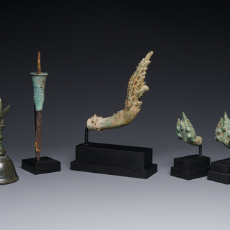 Three bronze Khmer palanquin hooks, a bell and a dagger, Angkor Wat periode, Thailand, 12th C.