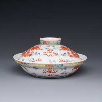 A Chinese famille rose 'dragon and phoenix' bowl and cover, Guangxu mark, 19th C.