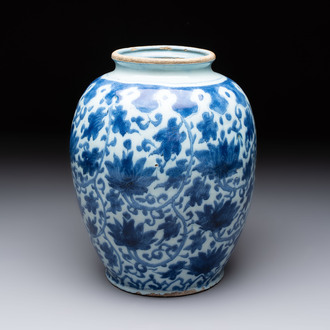 A rare blue and white Dutch Delft Ming-style chinoiserie 'lotus scroll' jar, late 17th C.