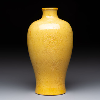 A Chinese yellow-glazed 'meiping' vase with incised design, Kangxi mark, 19th C.