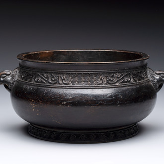 A Chinese bronze censer with 'tianji' handles and kuilong design, Xuande mark, 18/19th C.