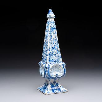 A blue and white Dutch Delft obelisk, late 17th C.