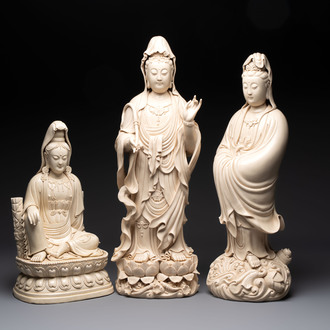 Three large Chinese Dehua blanc de Chine figures of Guanyin, He Chaozong 何朝宗 marks, 20th C.