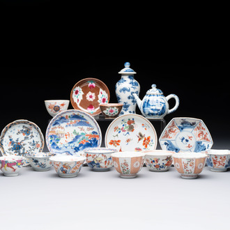 A collection of 17 Chinese blue, white and famille rose wares, Kangxi/Qianlong