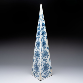 A large and unusual blue and white Dutch Delft obelisk, 17/18th C.