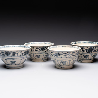 Four Annamese or Vietnamese blue and white bowls with floral design from the Hoi An shipwreck, 15/16th C.