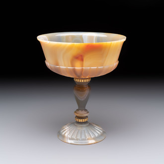 An 18kt gold-mounted carved agate goblet, France or Italy, 19/20th C.