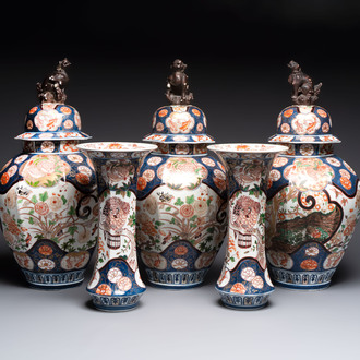 A five-piece Imari-style garniture with eagles and deer, Samson, Paris, 19th C.